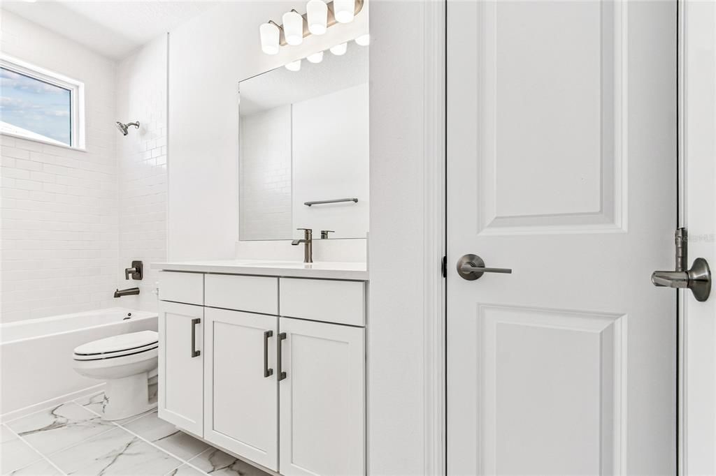 Active With Contract: $899,999 (5 beds, 5 baths, 3521 Square Feet)