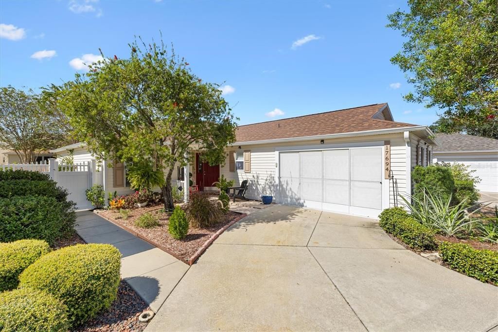 For Sale: $399,000 (3 beds, 2 baths, 1607 Square Feet)
