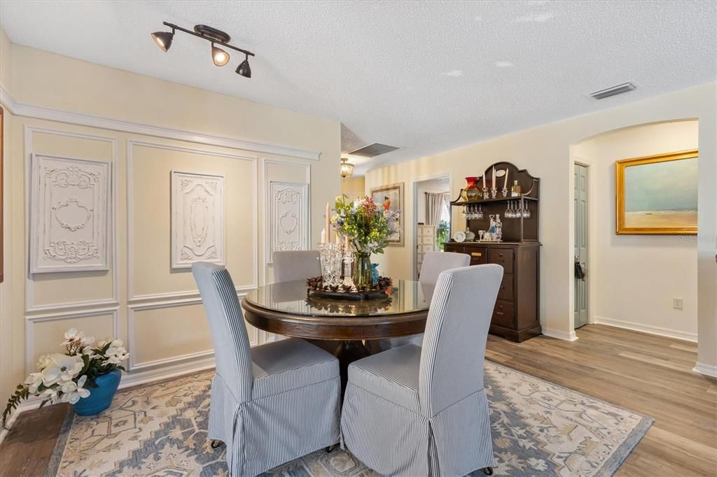 For Sale: $399,000 (3 beds, 2 baths, 1607 Square Feet)