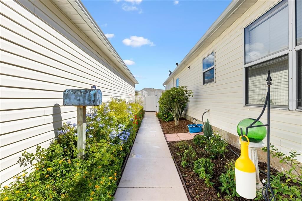 For Sale: $399,000 (3 beds, 2 baths, 1607 Square Feet)