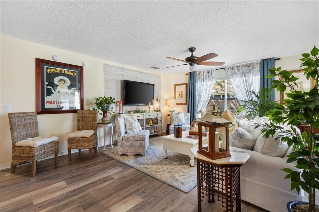 For Sale: $399,000 (3 beds, 2 baths, 1607 Square Feet)