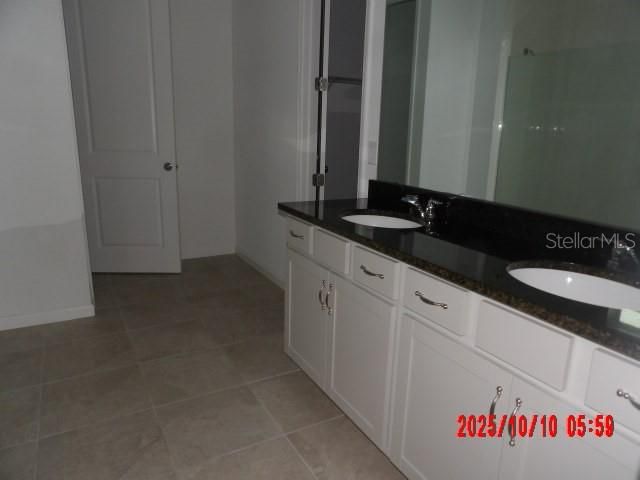 待售: $438,000 (4 贝兹, 2 浴室, 2550 平方英尺)