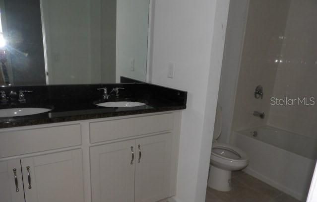 待售: $438,000 (4 贝兹, 2 浴室, 2550 平方英尺)