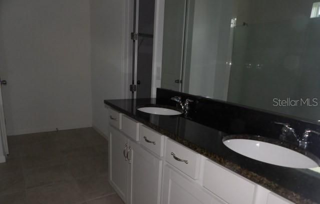 待售: $438,000 (4 贝兹, 2 浴室, 2550 平方英尺)