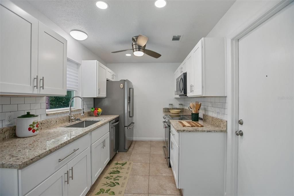 For Sale: $274,900 (3 beds, 2 baths, 1013 Square Feet)
