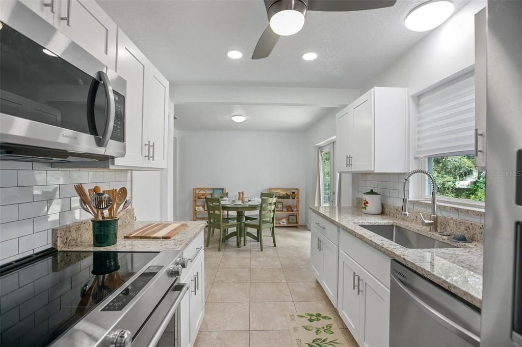 For Sale: $274,900 (3 beds, 2 baths, 1013 Square Feet)