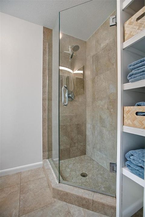 For Sale: $274,900 (3 beds, 2 baths, 1013 Square Feet)