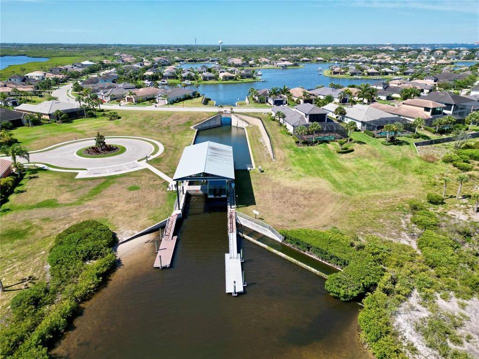 For Sale: $710,000 (3 beds, 2 baths, 2034 Square Feet)
