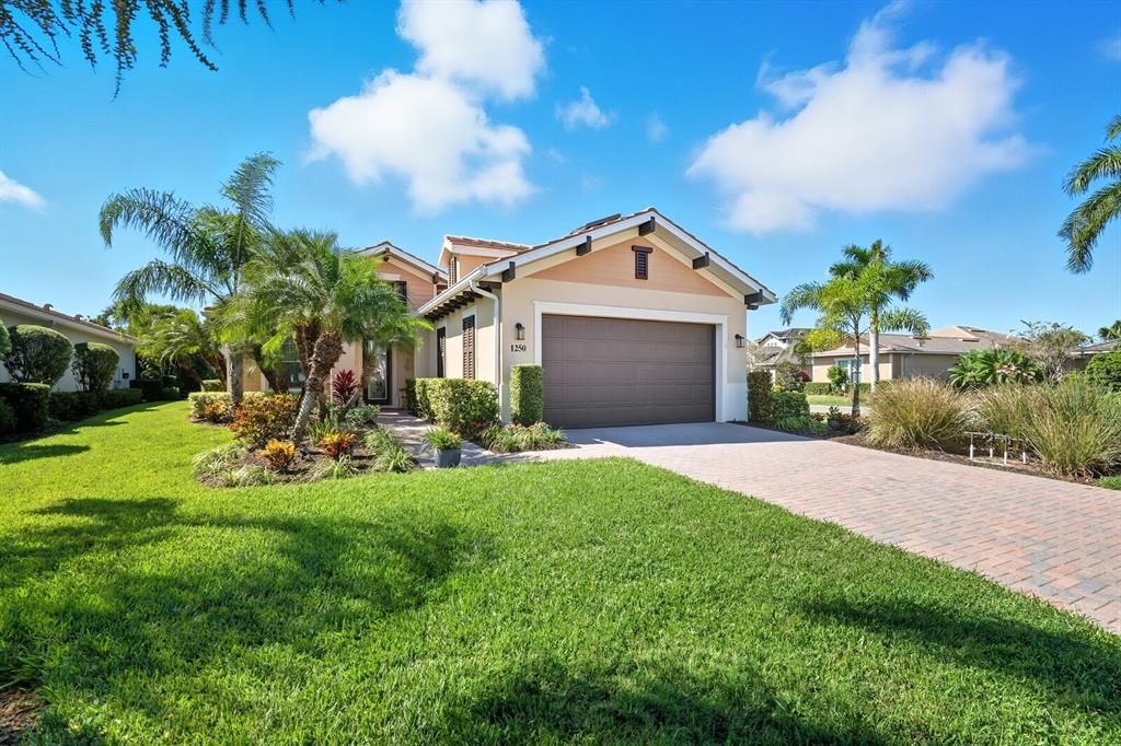 For Sale: $710,000 (3 beds, 2 baths, 2034 Square Feet)