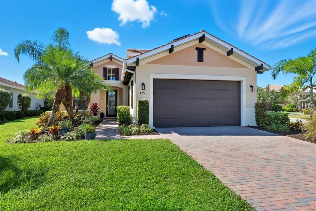 For Sale: $710,000 (3 beds, 2 baths, 2034 Square Feet)