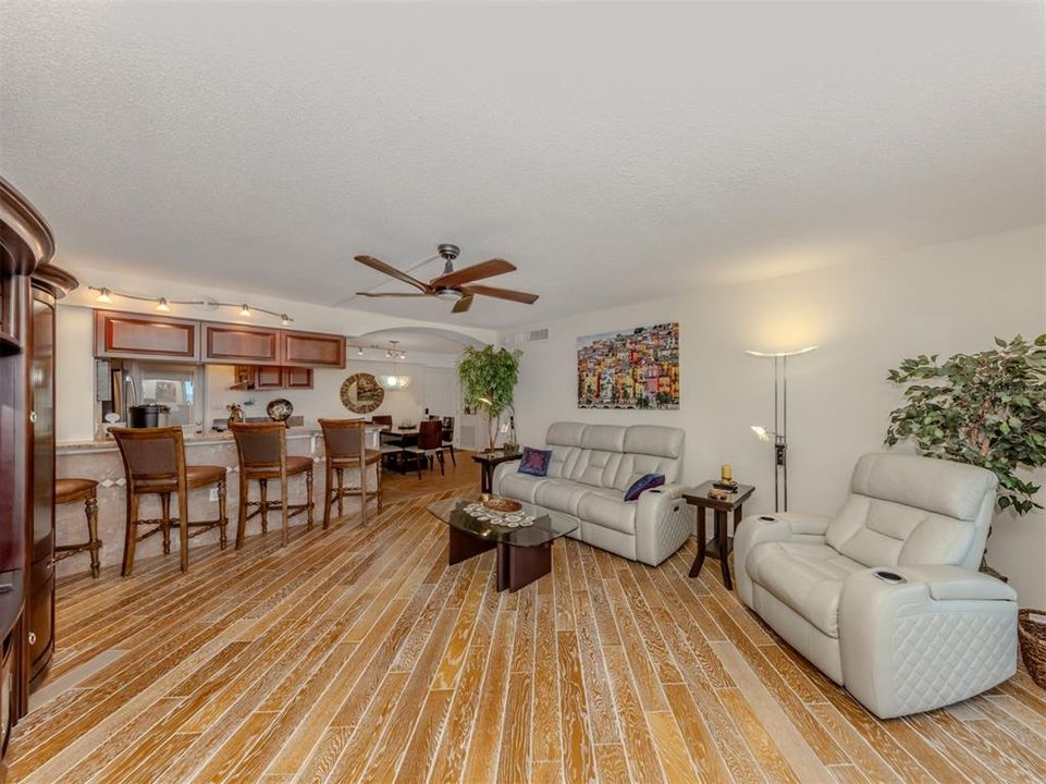 For Sale: $725,000 (2 beds, 2 baths, 1205 Square Feet)