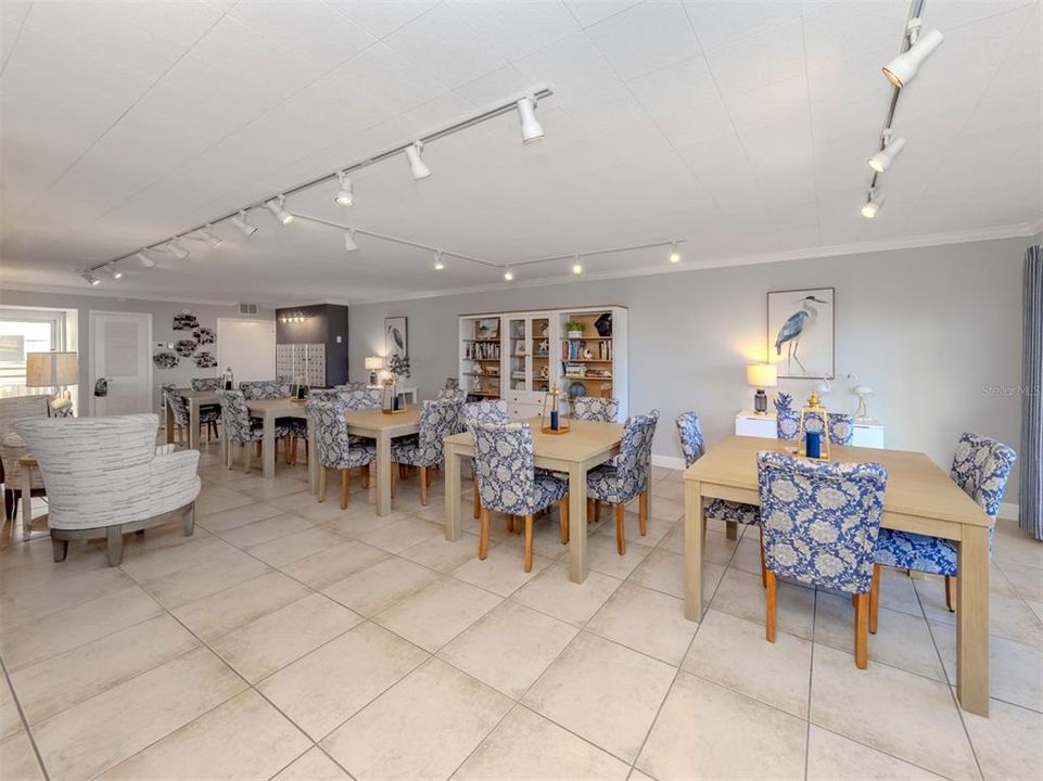 For Sale: $725,000 (2 beds, 2 baths, 1205 Square Feet)