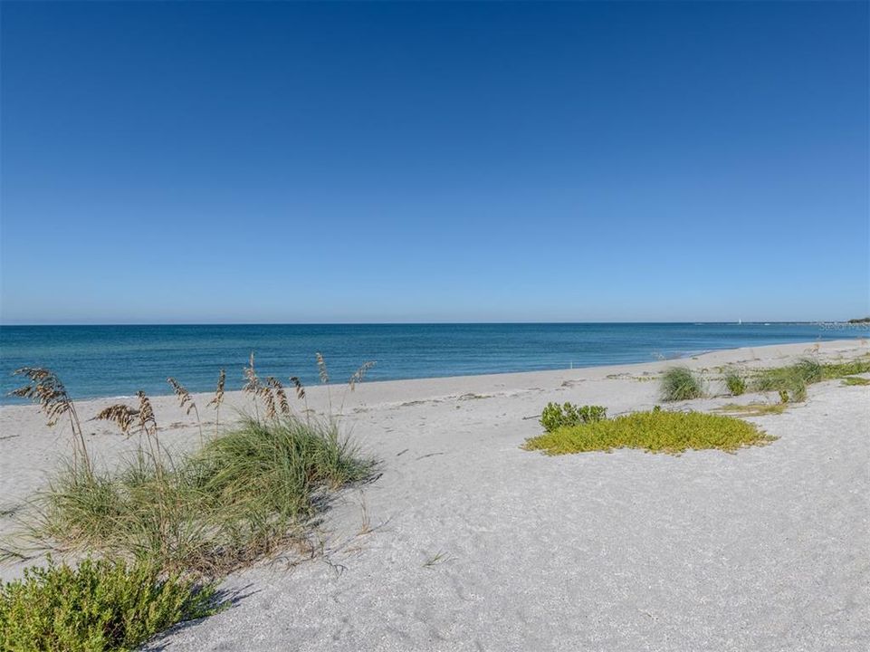 For Sale: $725,000 (2 beds, 2 baths, 1205 Square Feet)