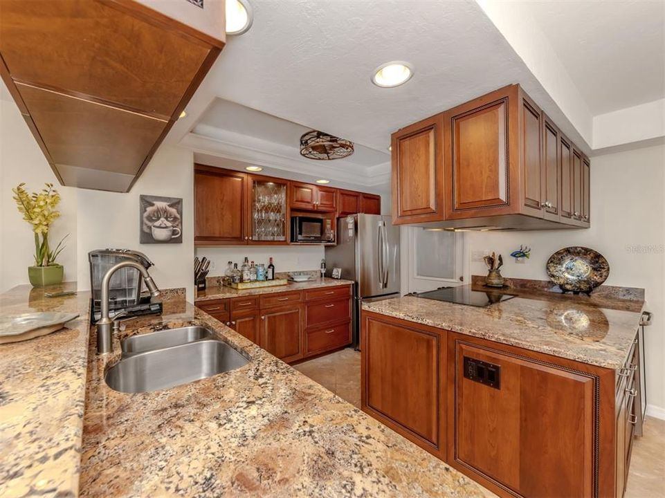 For Sale: $725,000 (2 beds, 2 baths, 1205 Square Feet)