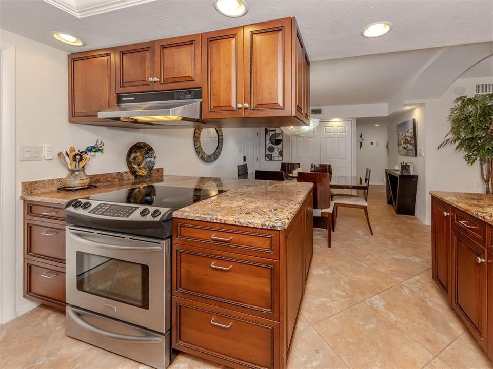 For Sale: $725,000 (2 beds, 2 baths, 1205 Square Feet)