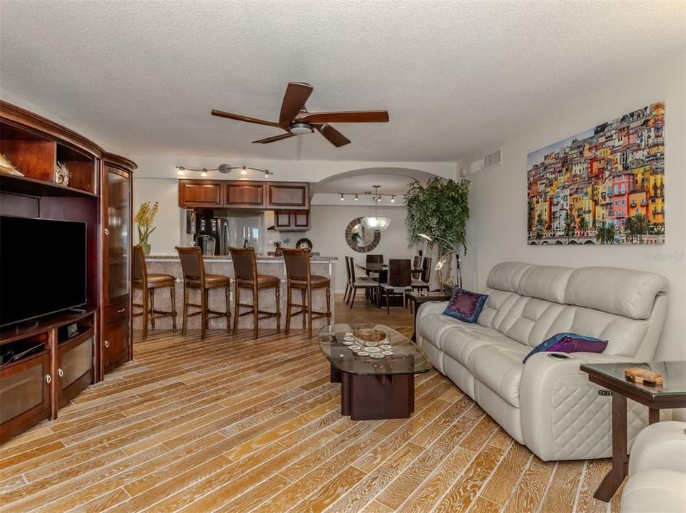 For Sale: $725,000 (2 beds, 2 baths, 1205 Square Feet)