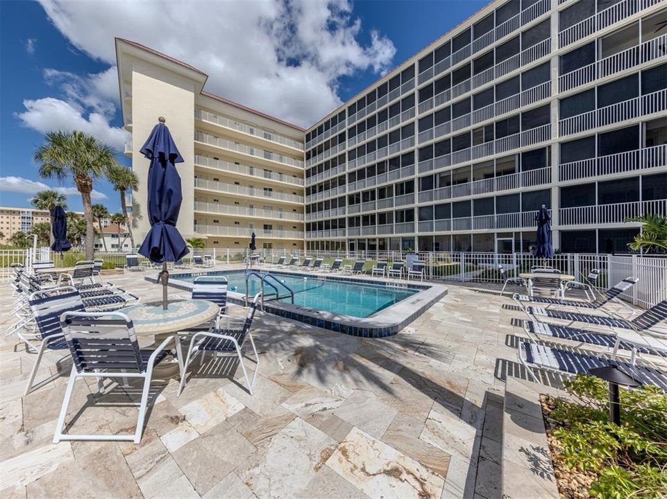 For Sale: $725,000 (2 beds, 2 baths, 1205 Square Feet)