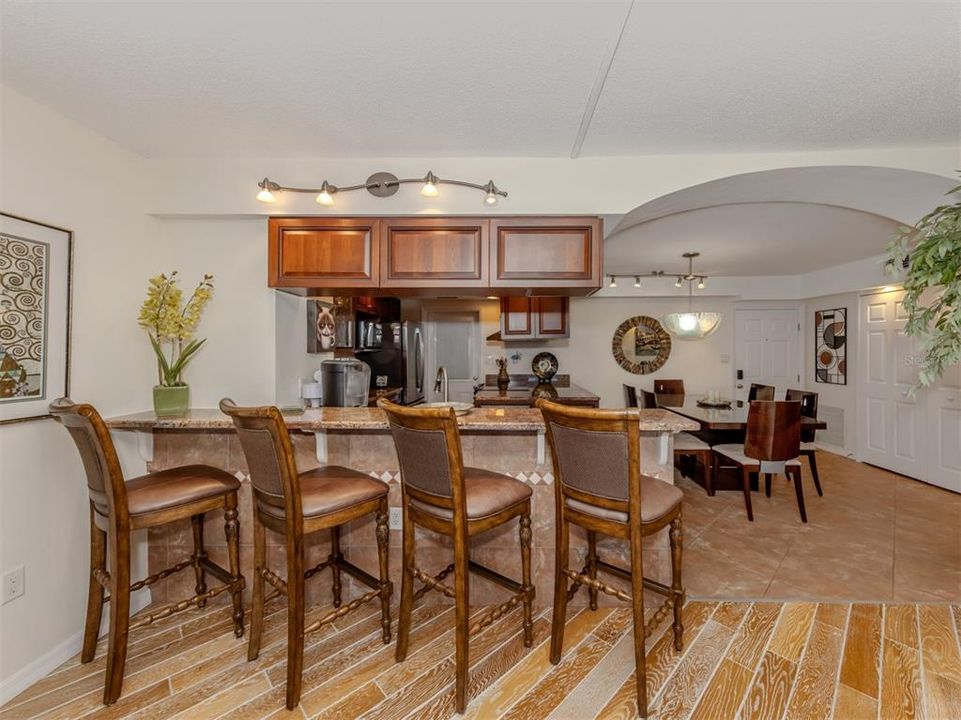 For Sale: $725,000 (2 beds, 2 baths, 1205 Square Feet)