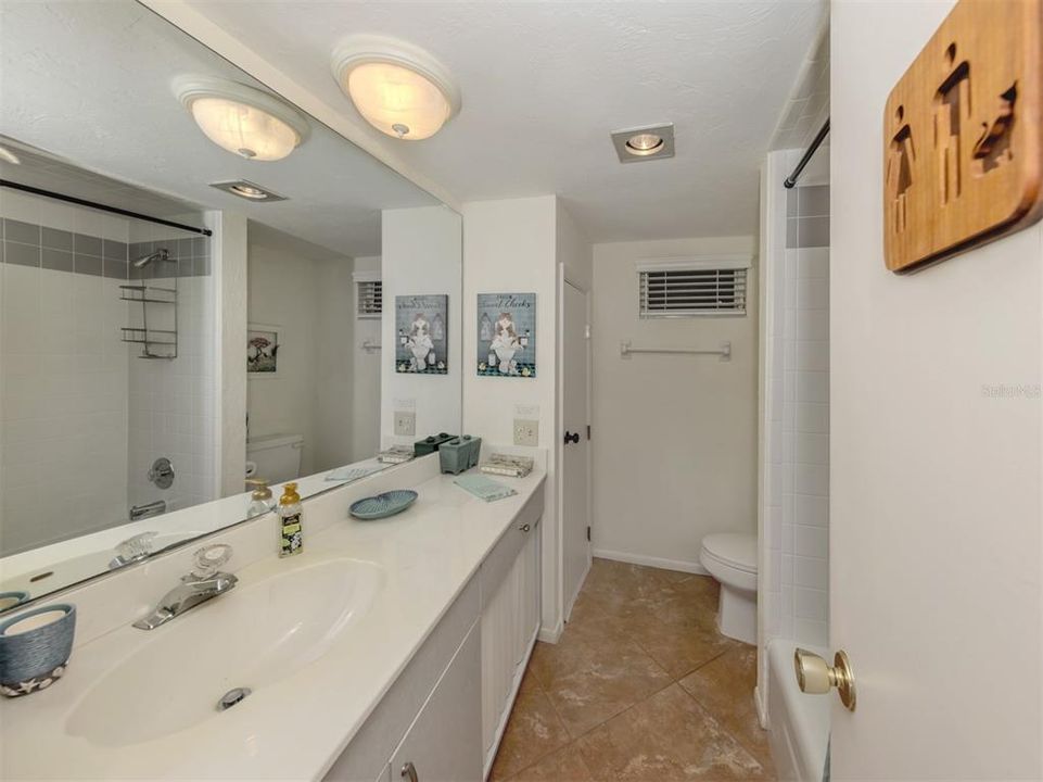 For Sale: $725,000 (2 beds, 2 baths, 1205 Square Feet)