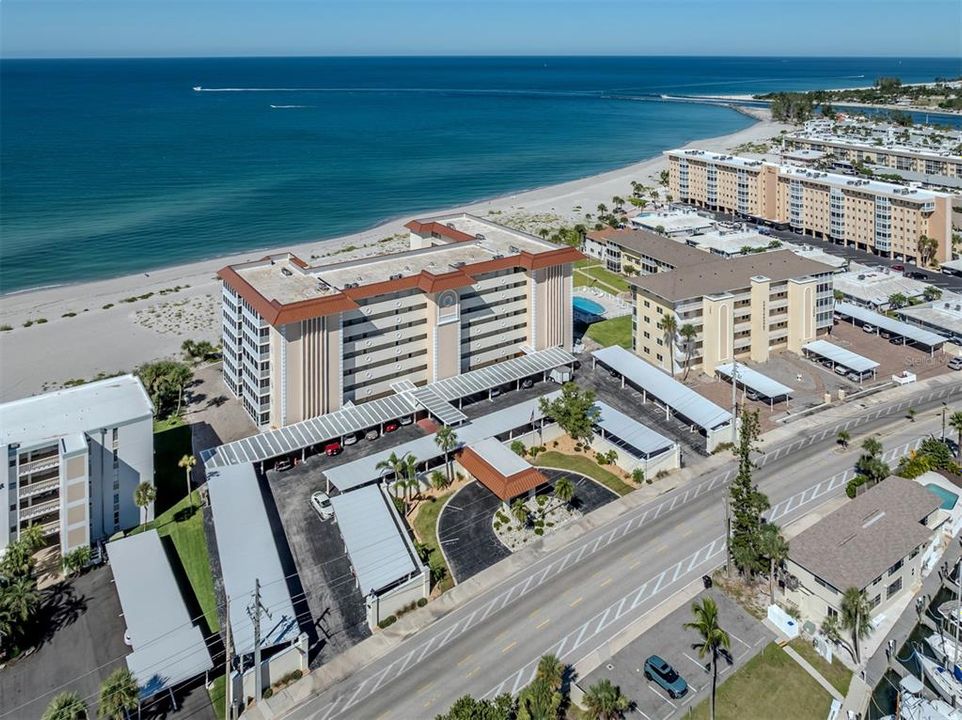 For Sale: $725,000 (2 beds, 2 baths, 1205 Square Feet)