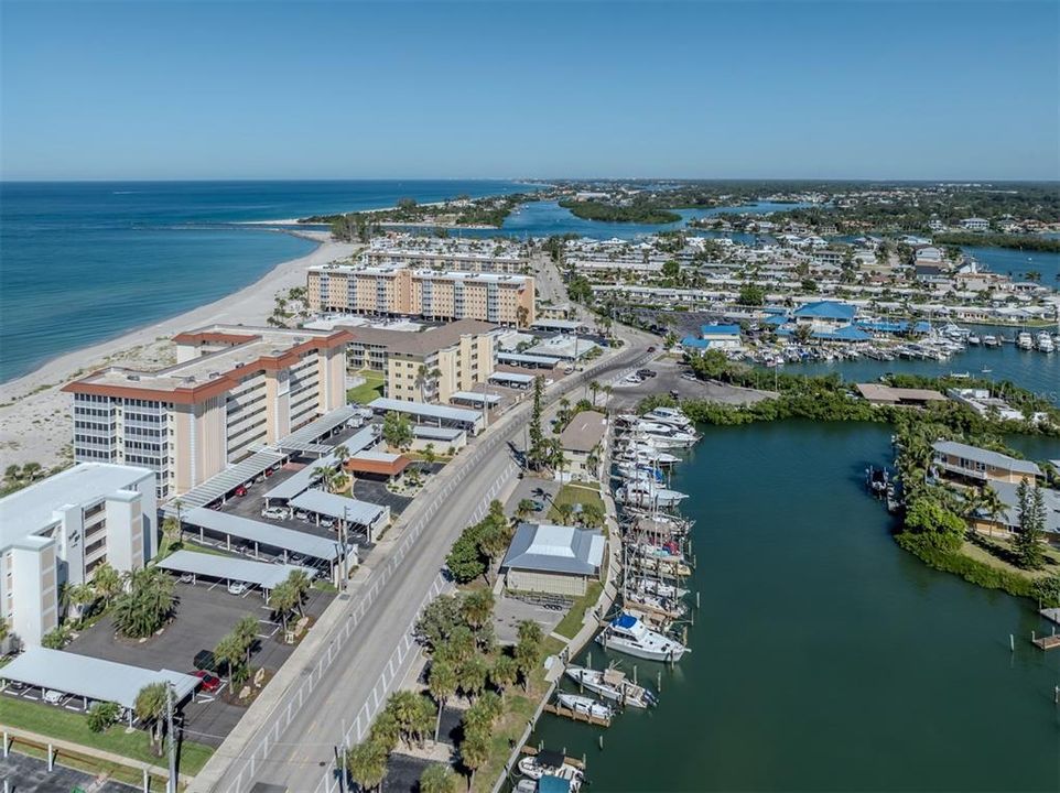 For Sale: $725,000 (2 beds, 2 baths, 1205 Square Feet)