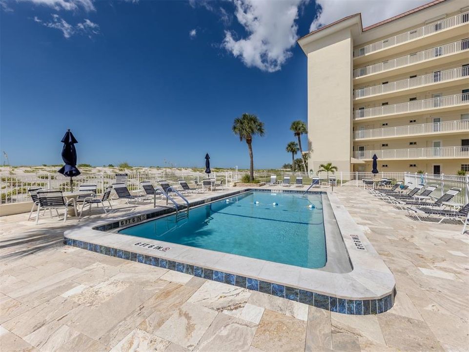 For Sale: $725,000 (2 beds, 2 baths, 1205 Square Feet)