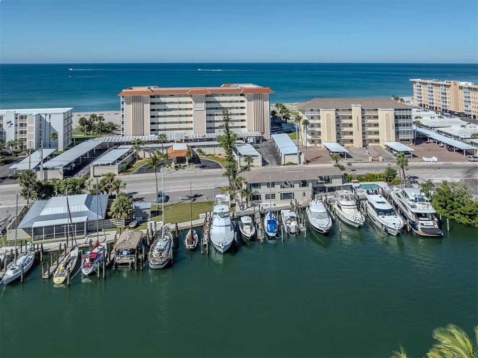 For Sale: $725,000 (2 beds, 2 baths, 1205 Square Feet)