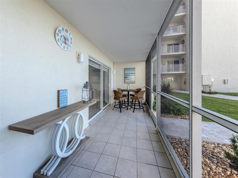 For Sale: $725,000 (2 beds, 2 baths, 1205 Square Feet)