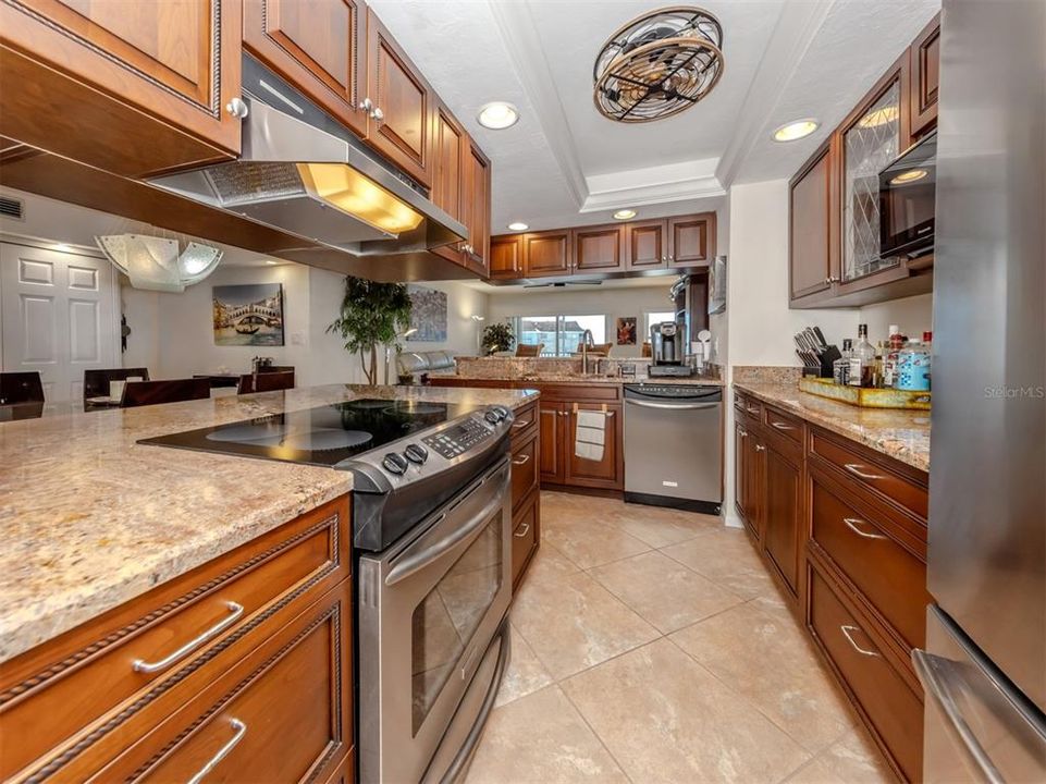 For Sale: $725,000 (2 beds, 2 baths, 1205 Square Feet)