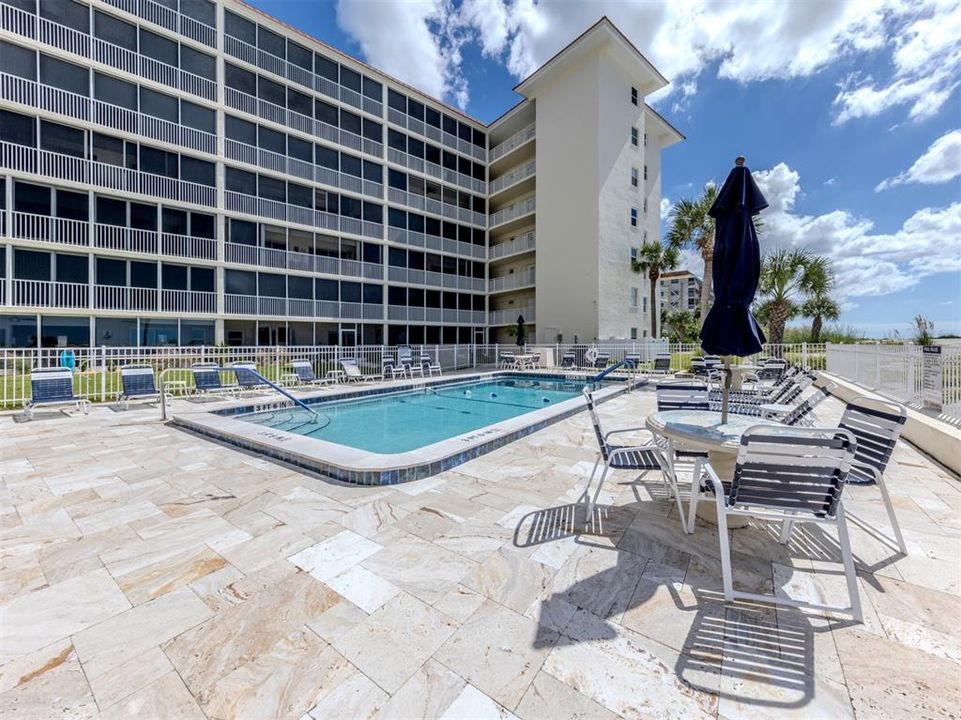 For Sale: $725,000 (2 beds, 2 baths, 1205 Square Feet)