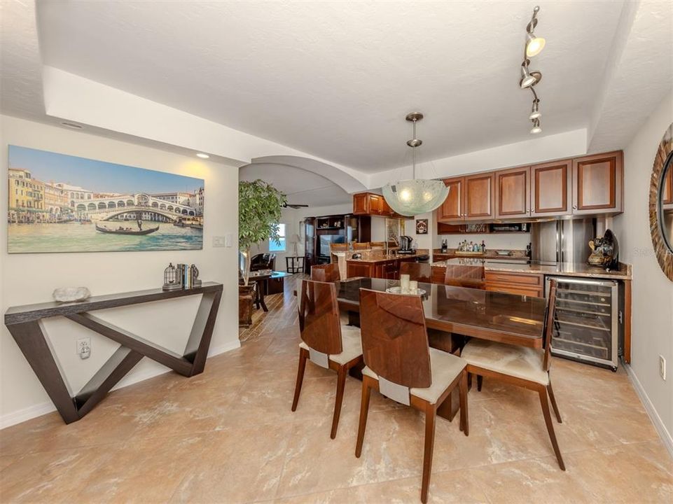 For Sale: $725,000 (2 beds, 2 baths, 1205 Square Feet)