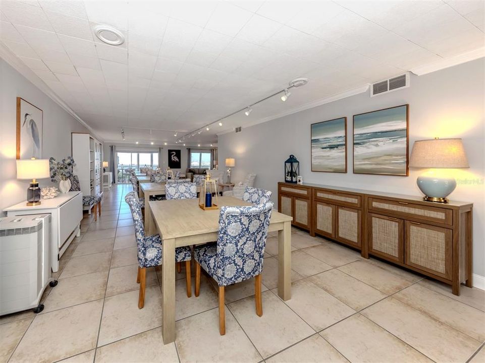 For Sale: $725,000 (2 beds, 2 baths, 1205 Square Feet)