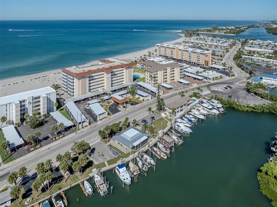 For Sale: $725,000 (2 beds, 2 baths, 1205 Square Feet)