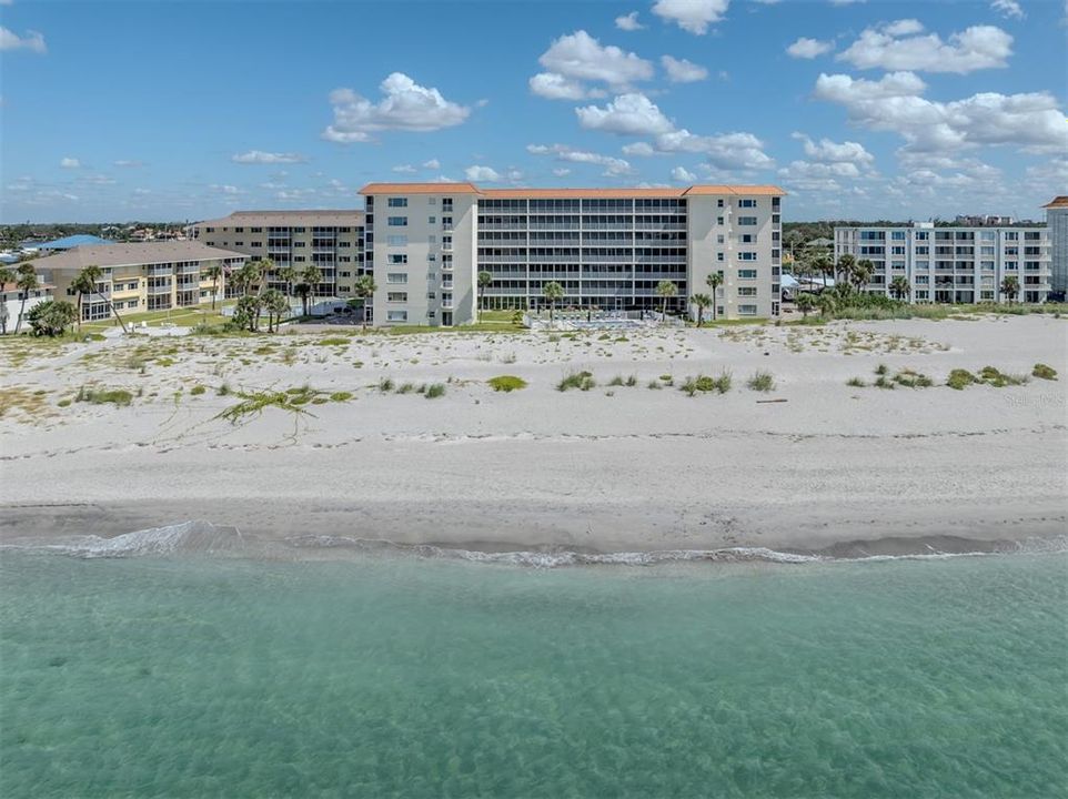 For Sale: $725,000 (2 beds, 2 baths, 1205 Square Feet)