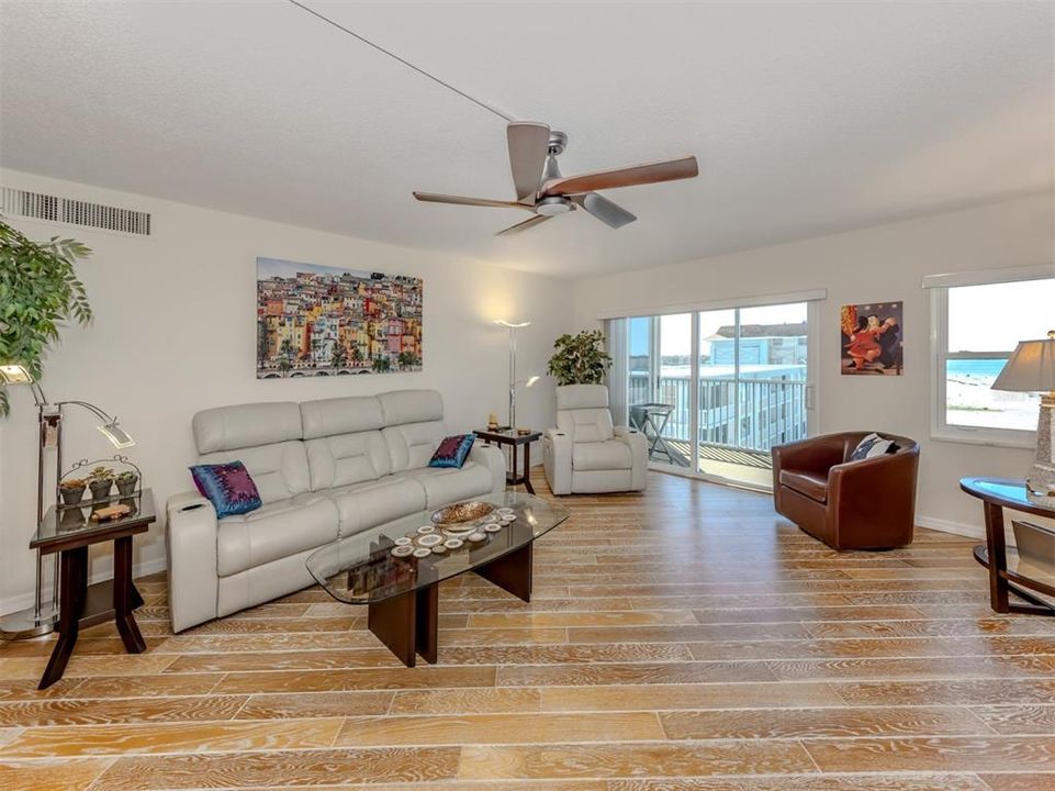 For Sale: $725,000 (2 beds, 2 baths, 1205 Square Feet)