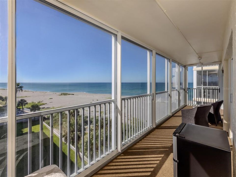 For Sale: $725,000 (2 beds, 2 baths, 1205 Square Feet)