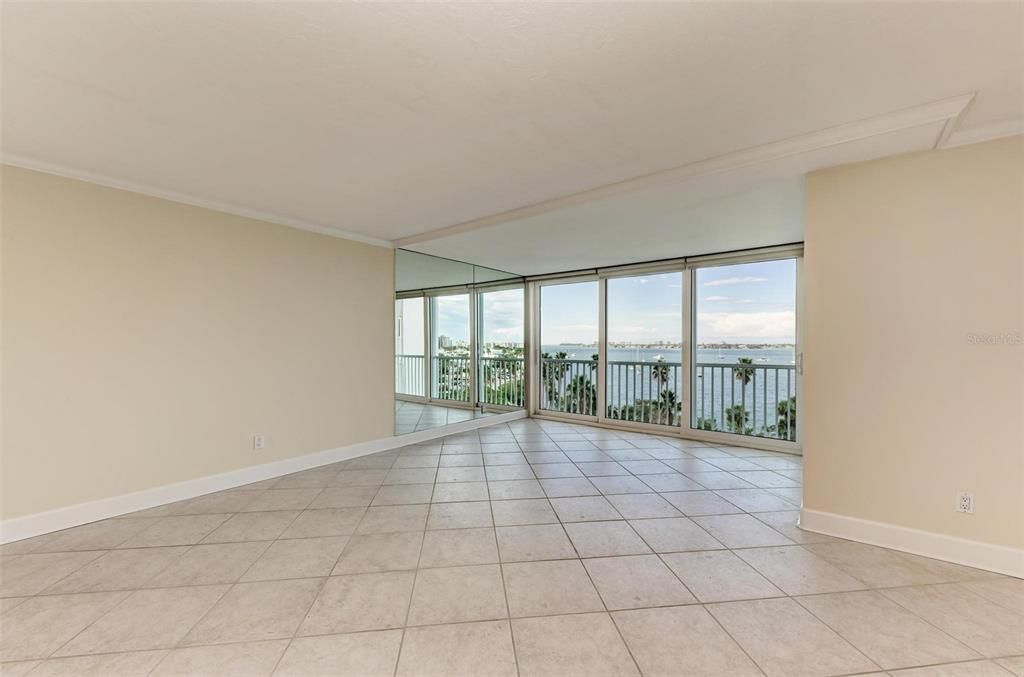 Active With Contract: $3,200 (2 beds, 2 baths, 1424 Square Feet)