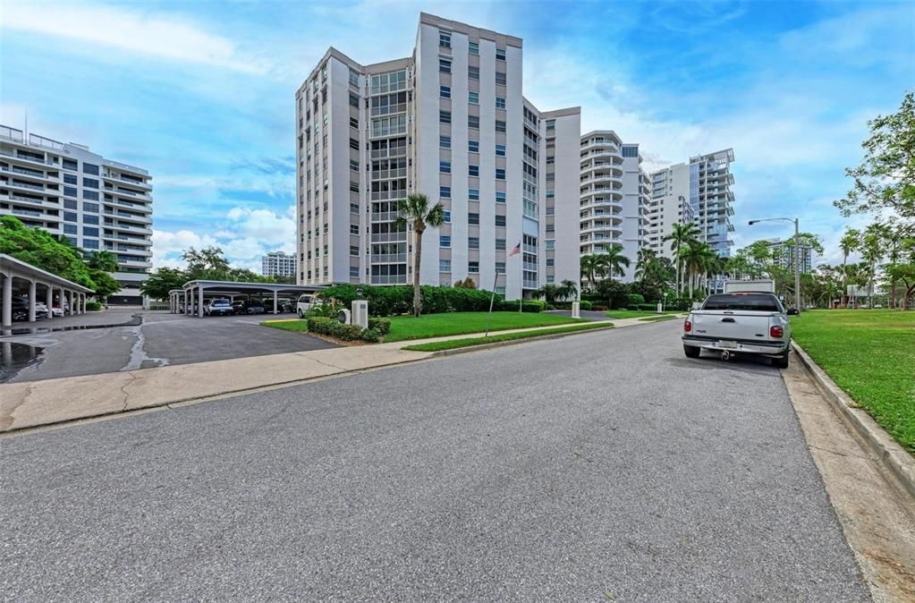 Active With Contract: $3,200 (2 beds, 2 baths, 1424 Square Feet)