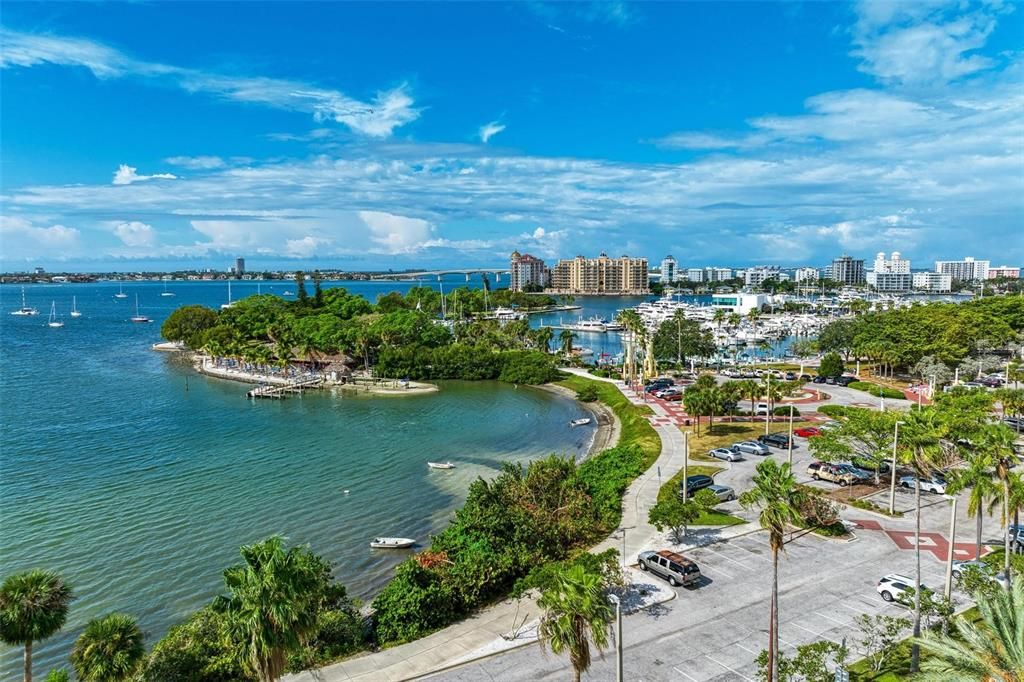 Active With Contract: $3,200 (2 beds, 2 baths, 1424 Square Feet)