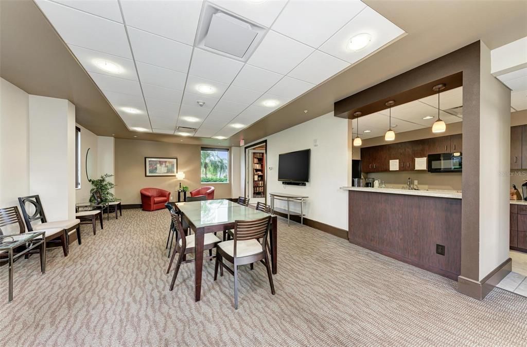 Active With Contract: $3,200 (2 beds, 2 baths, 1424 Square Feet)