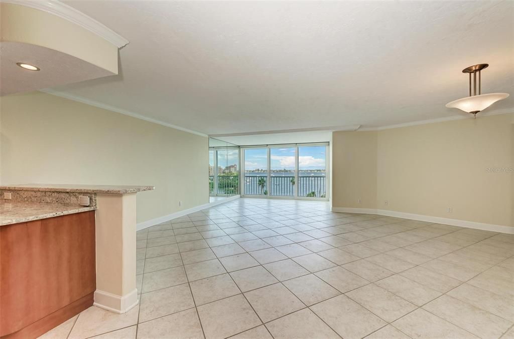 Active With Contract: $3,200 (2 beds, 2 baths, 1424 Square Feet)