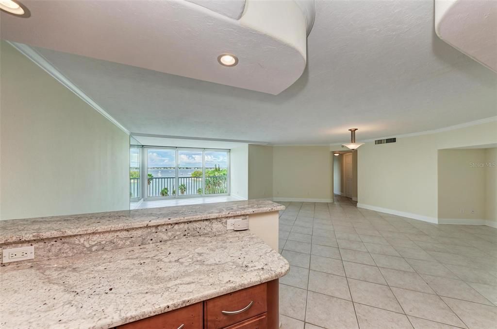 Active With Contract: $3,200 (2 beds, 2 baths, 1424 Square Feet)