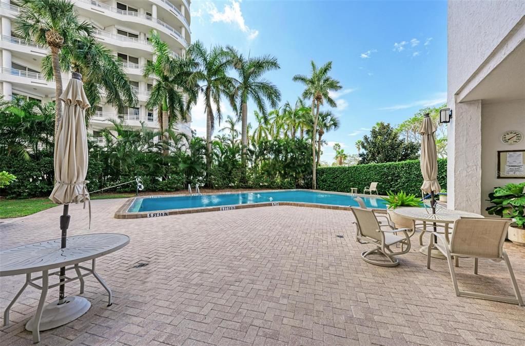 Active With Contract: $3,200 (2 beds, 2 baths, 1424 Square Feet)