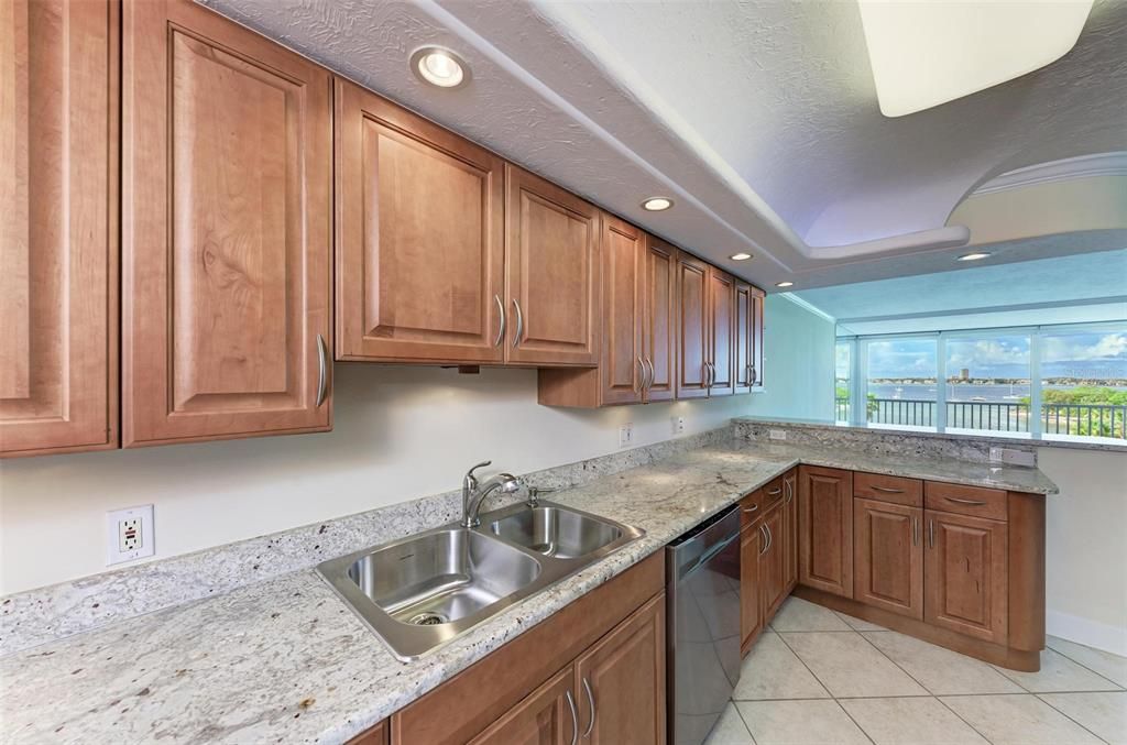 Active With Contract: $3,200 (2 beds, 2 baths, 1424 Square Feet)