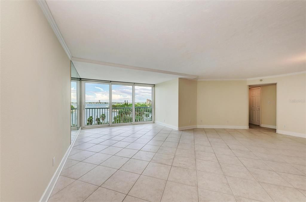 Active With Contract: $3,200 (2 beds, 2 baths, 1424 Square Feet)