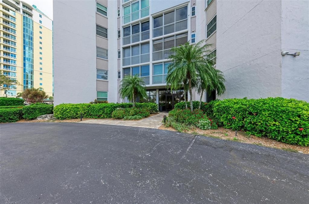Active With Contract: $3,200 (2 beds, 2 baths, 1424 Square Feet)