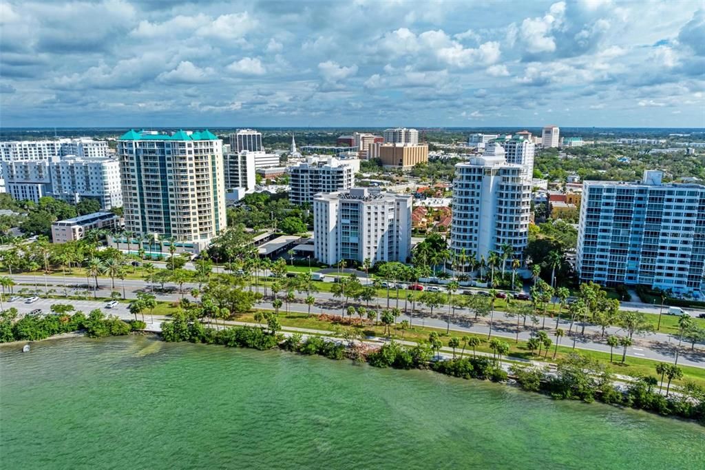 Active With Contract: $3,200 (2 beds, 2 baths, 1424 Square Feet)