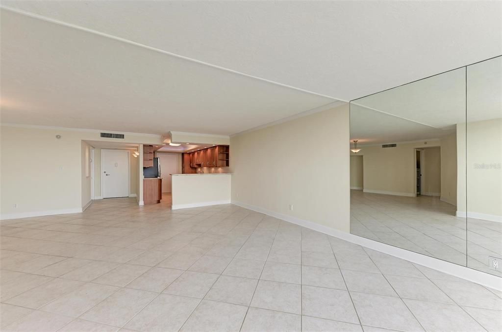 Active With Contract: $3,200 (2 beds, 2 baths, 1424 Square Feet)