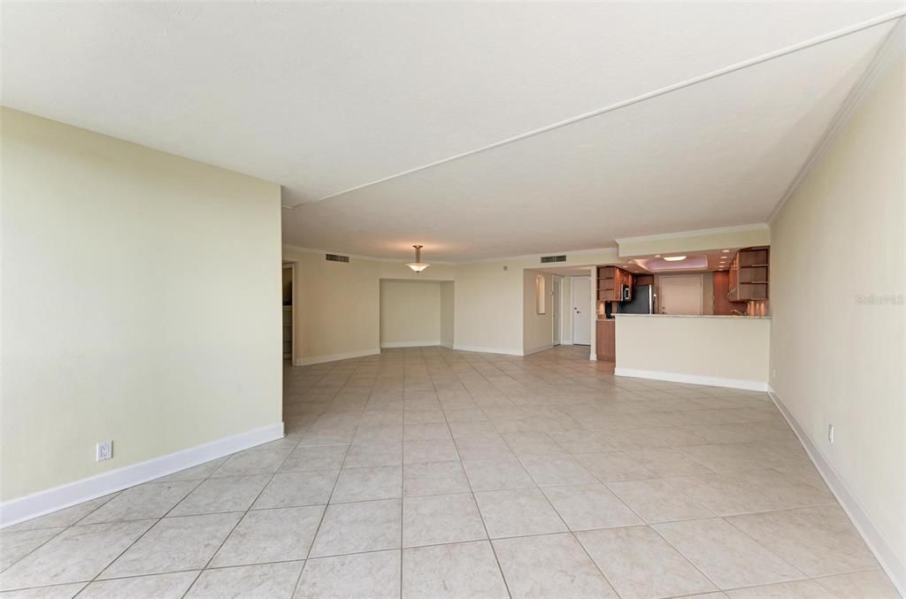 Active With Contract: $3,200 (2 beds, 2 baths, 1424 Square Feet)