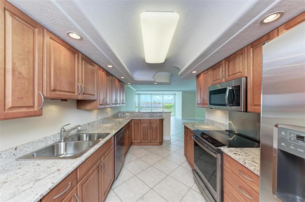 Active With Contract: $3,200 (2 beds, 2 baths, 1424 Square Feet)